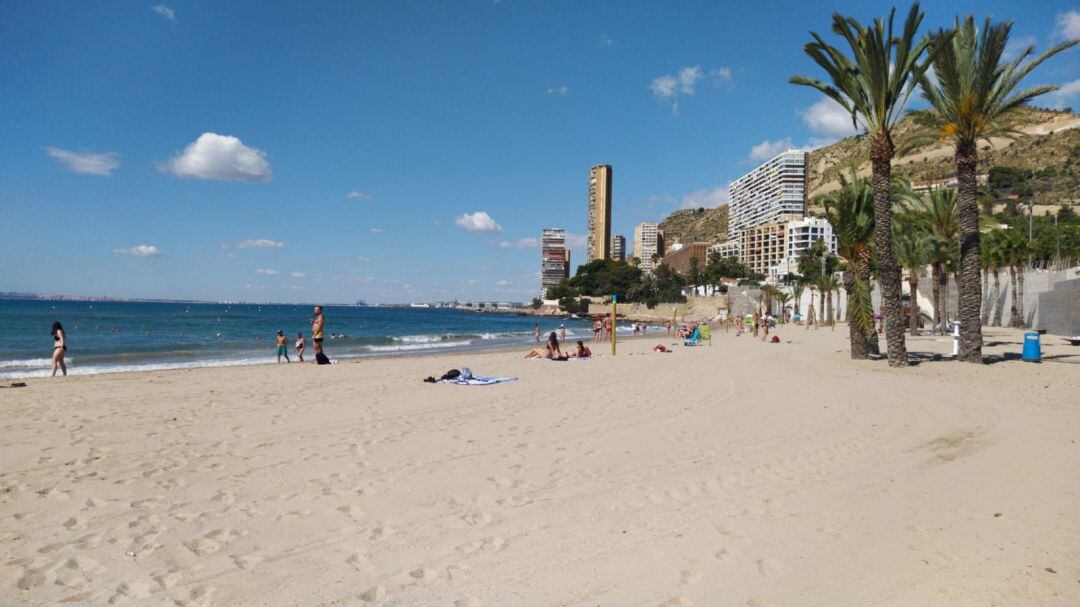 La playa de la Albufereta, este viernes