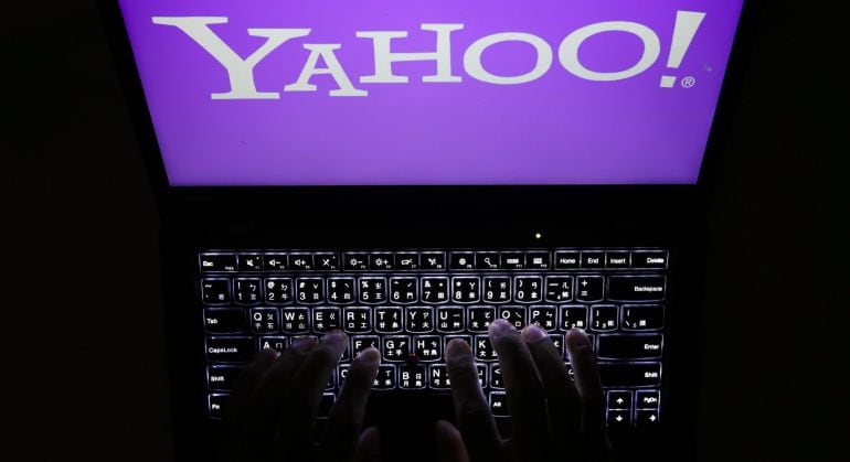 El gigante de internet Yahoo volvió a recibir un varapalo a sus proyecciones de futuro al anunciar que hackers robaron información privada de 500 millones de sus cuentas. 