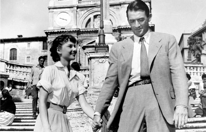 Gregory Peck y Audrey Hepburn en una escena de Vacaciones en Roma.