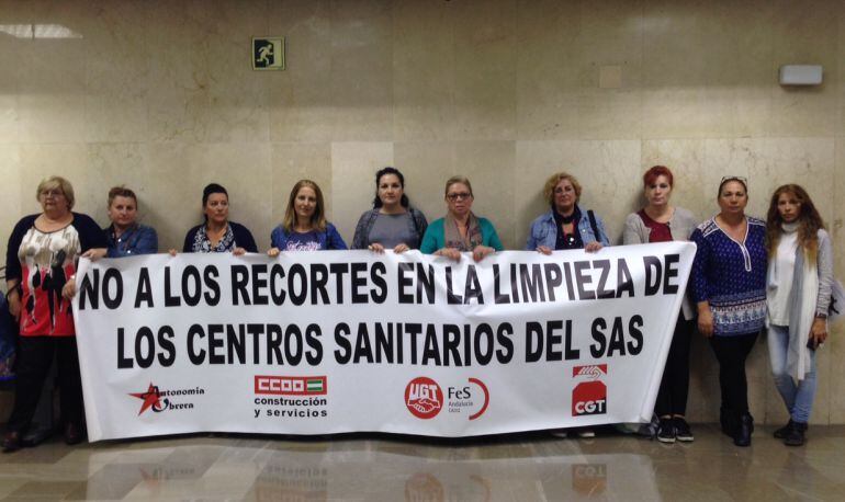 Imagen de la protesta de limpiadoras del Hospital Puerta del Mar de Cádiz