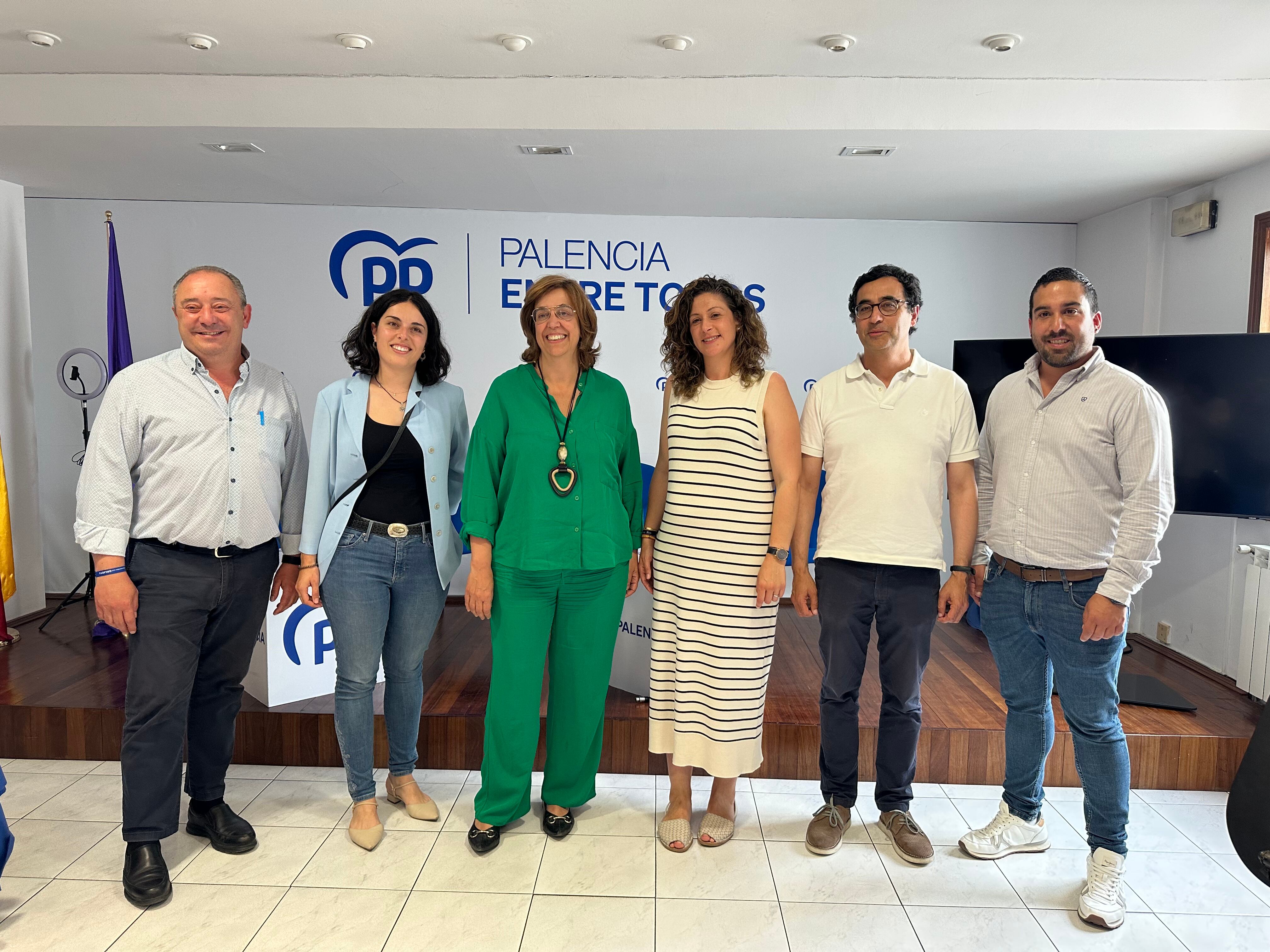 Jesús Tapia, Patricia Pérez, Ángeles Armisén, Carolina Valbuena, Juan Antonio Obispo y Francisco Pérez