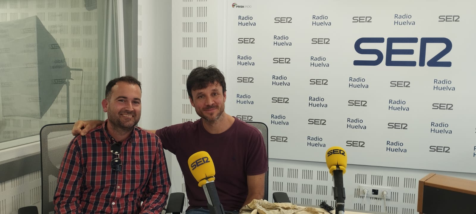 Estebán Domínguez, pianista repertorista del Teatro de la Ópera de Zúrich junto a su amigo y compañero, Pablo Cruz, profesor de Piano en el CPM Javier Perianes de Huelva