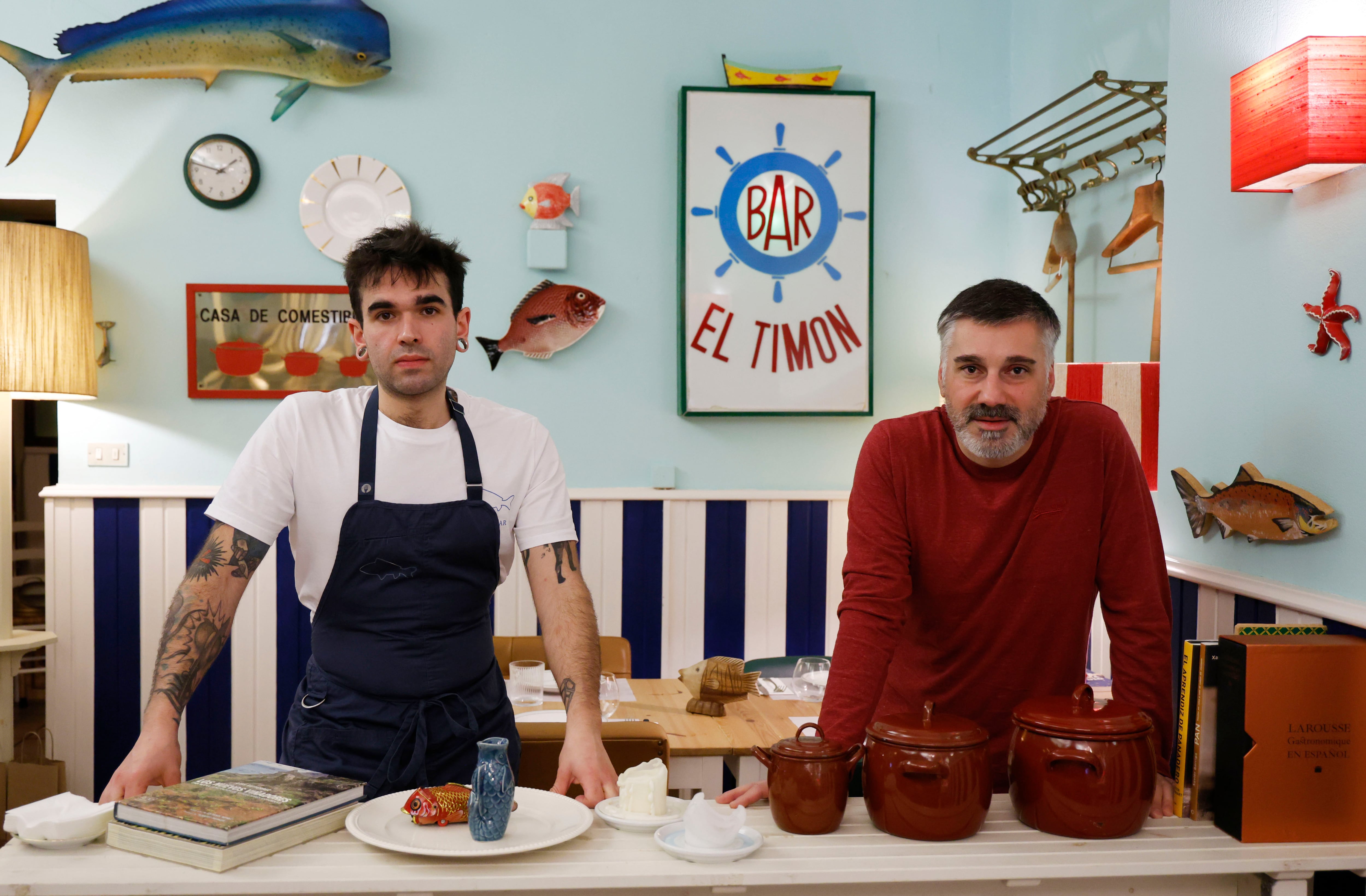 Iván Rozas y Daniel Carballeira, del Timón Bar (foto: Kiko Delgado / EFE)