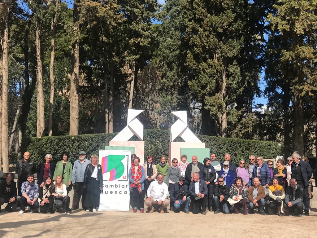 Candidatos y simpatizantes de Cambiar Huesca en la presentación de la lista al Ayuntamiento de Huesca