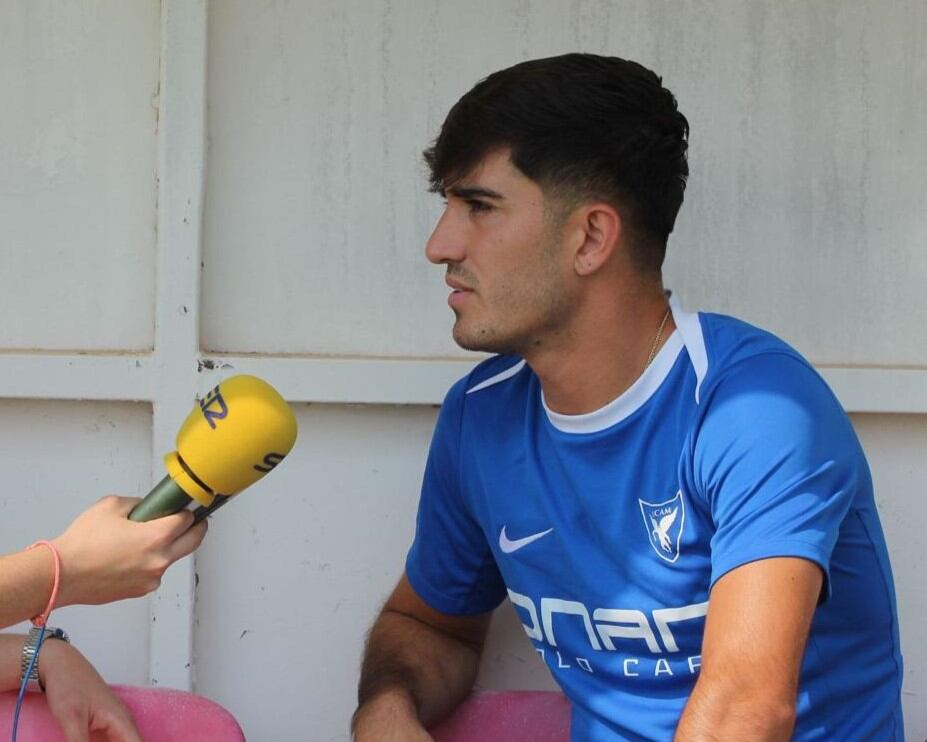 Julito Martínez atiende a Radio Murcia.