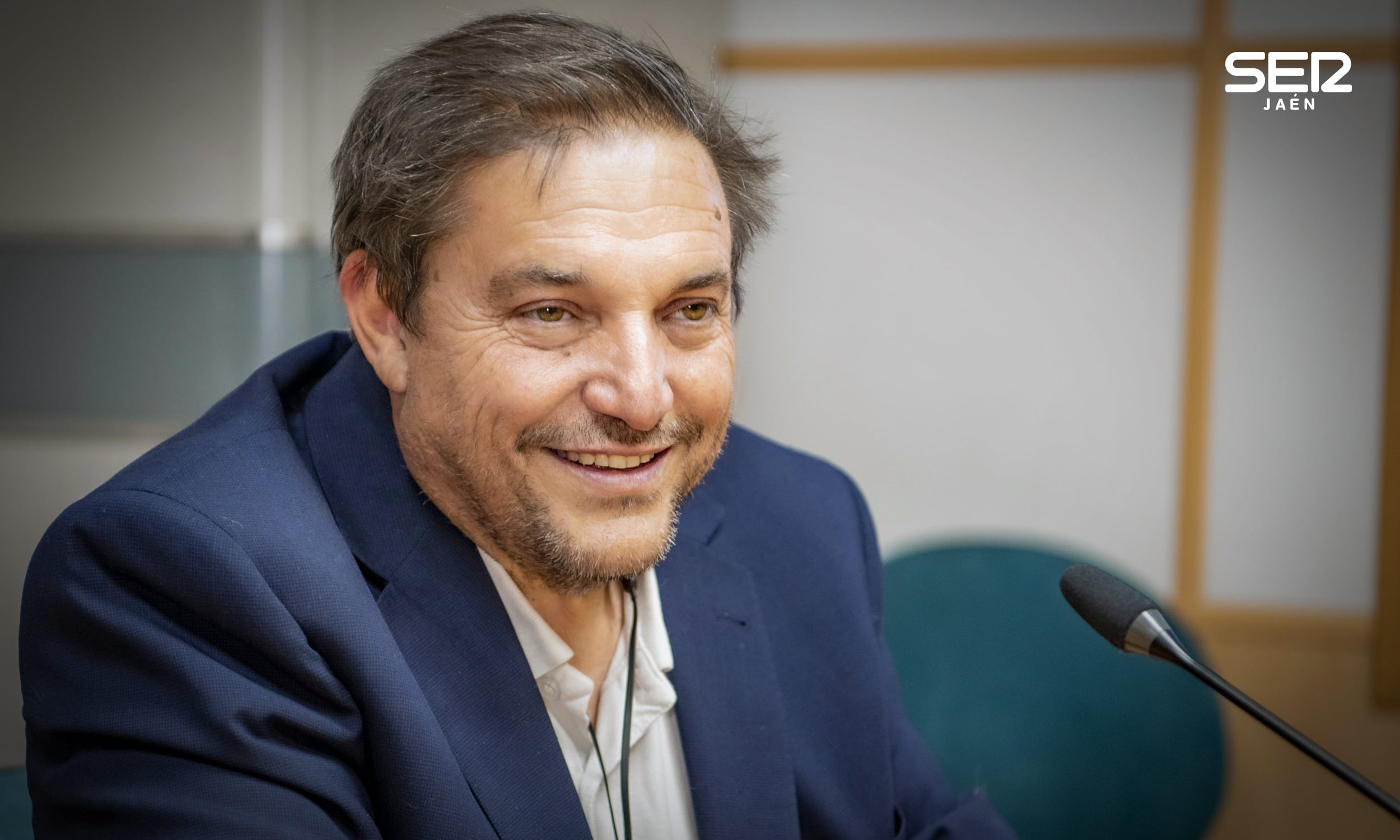 El productor Paco Ortega en los estudios de Radio Jaén Cadena Ser.