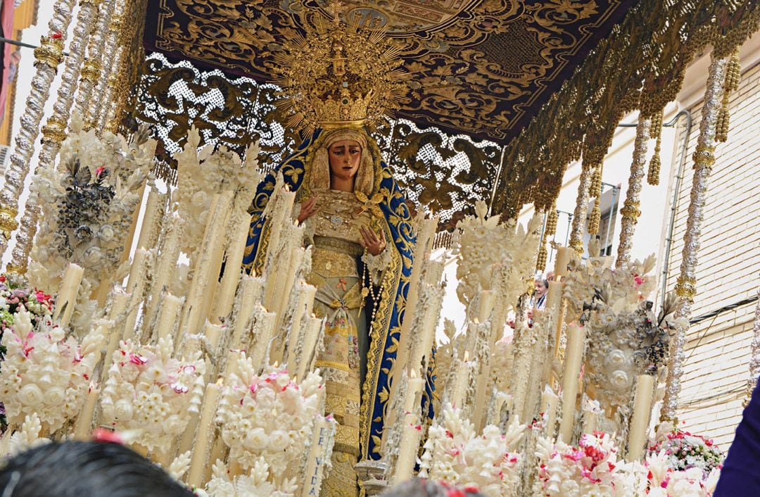 La Virgen de Las Angustias de Los Gitanos en su paso de palio