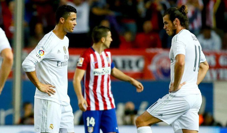 Cristiano y Bale, en el derbi ante el Atlético en el Calderón.