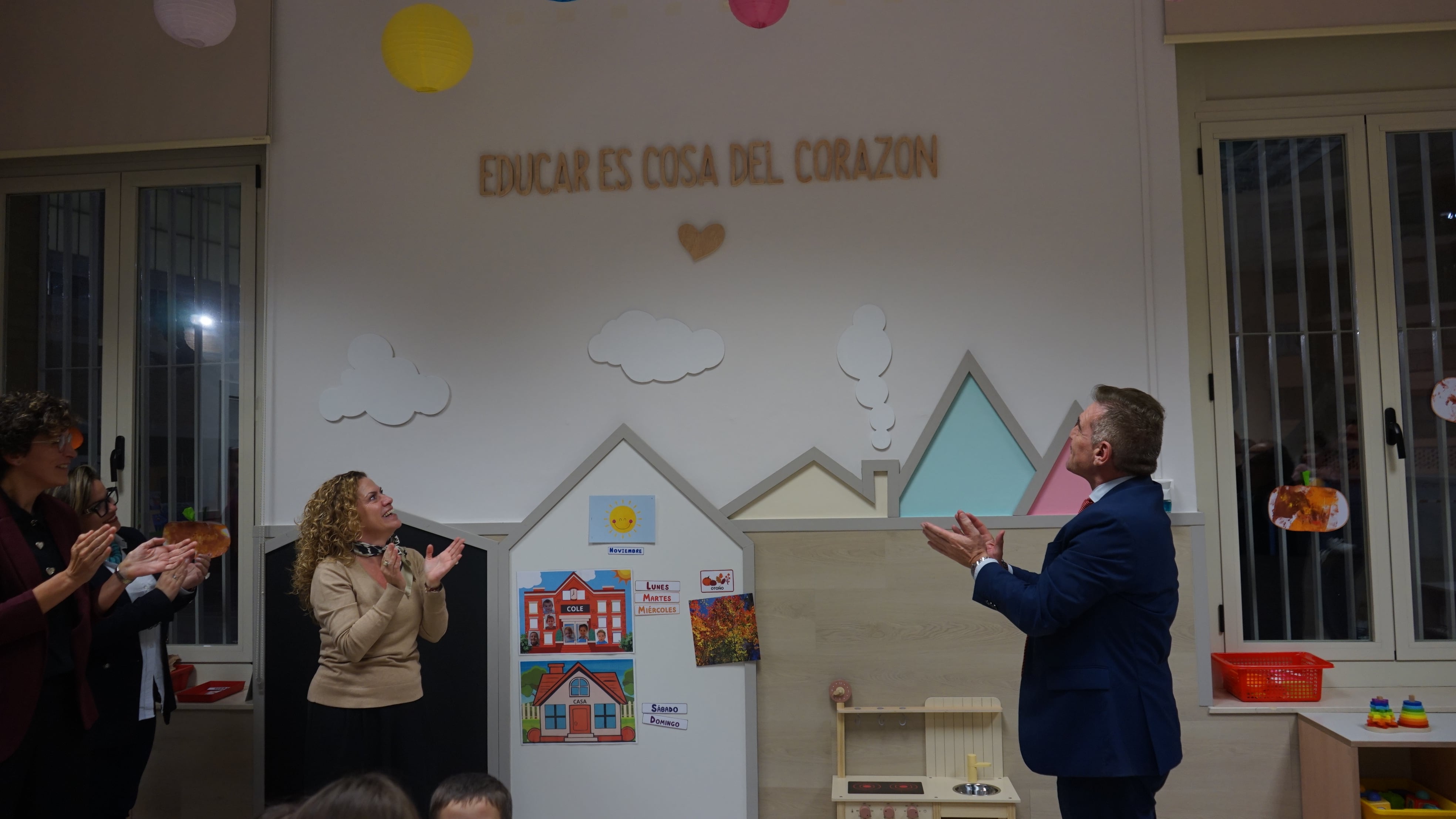 Momento de la inauguración del aula de 2 años en el Colegio Salesianos