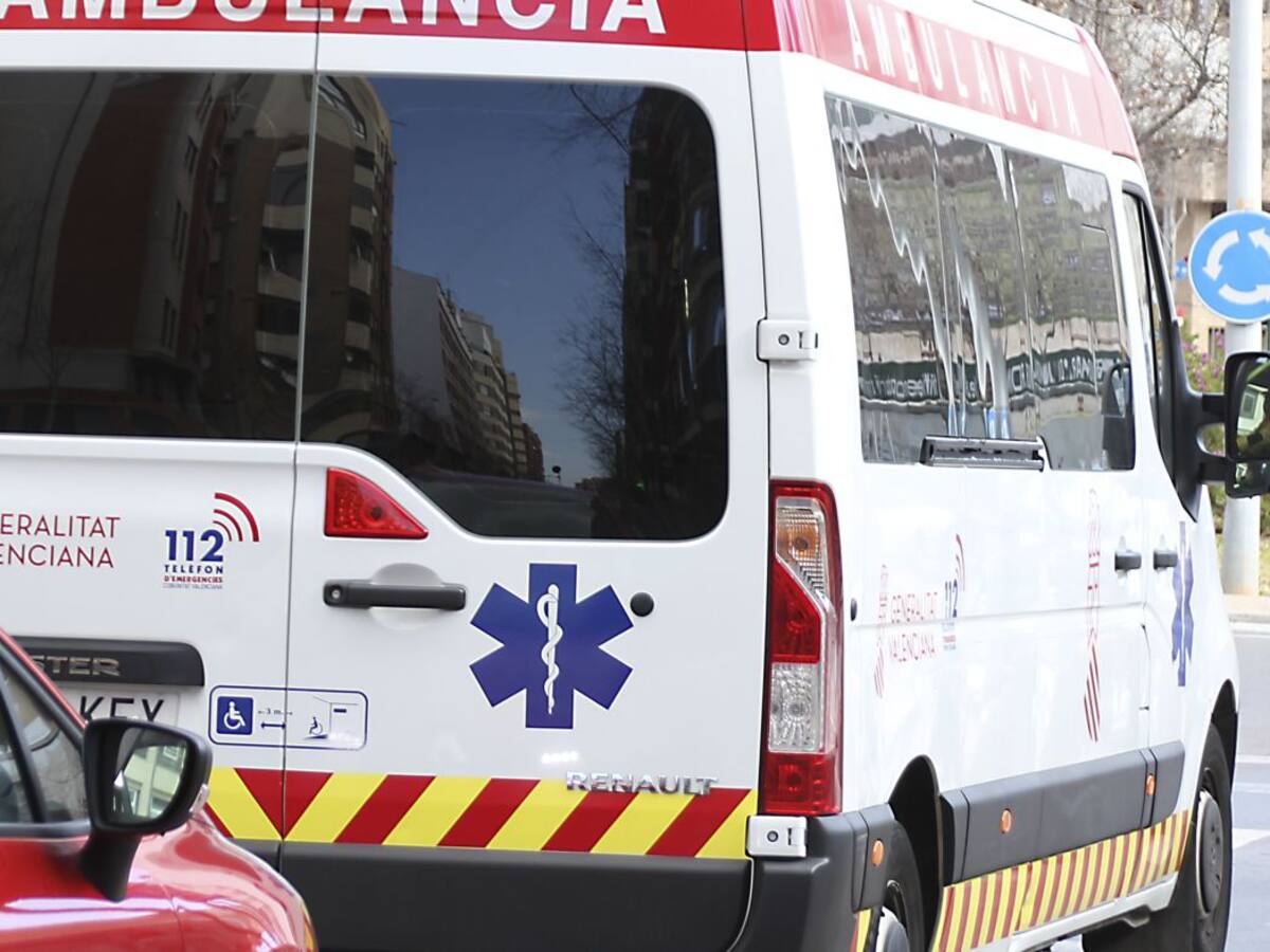 Tres personas resultan heridas en un accidente entre dos coches en Xilxes