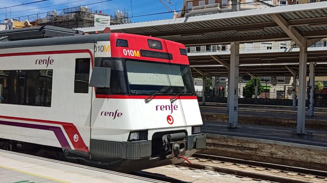 Una avería de Adif en Vila-real provoca retrasos y cancelaciones en los trenes entre Castelló y València