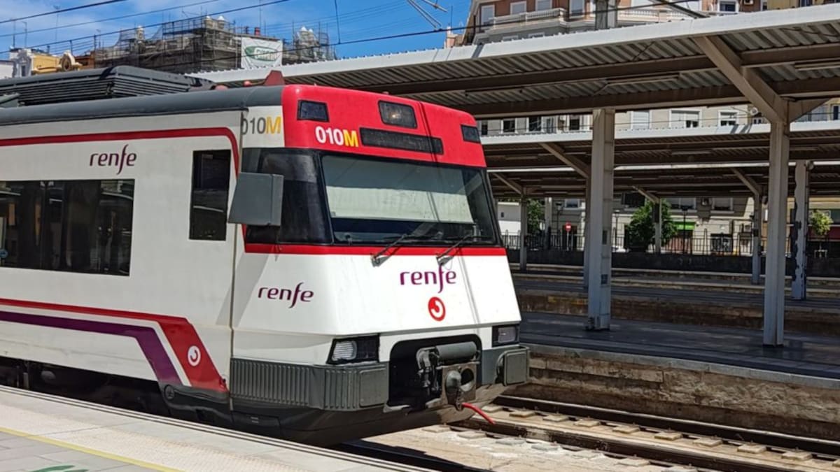 Una avería de Adif en Vila-real provoca retrasos y cancelaciones en los trenes entre Castelló y València