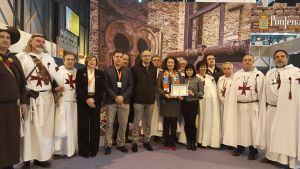 La alcaldesa y la pedándea recogen el reconocimiento en Fitur