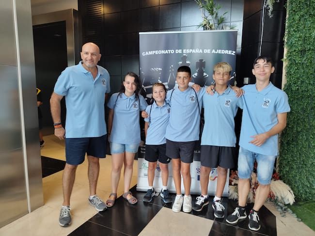 De izquierda a derecha: Fran, Zayra, Ferran, Marc, Sergi y Mario