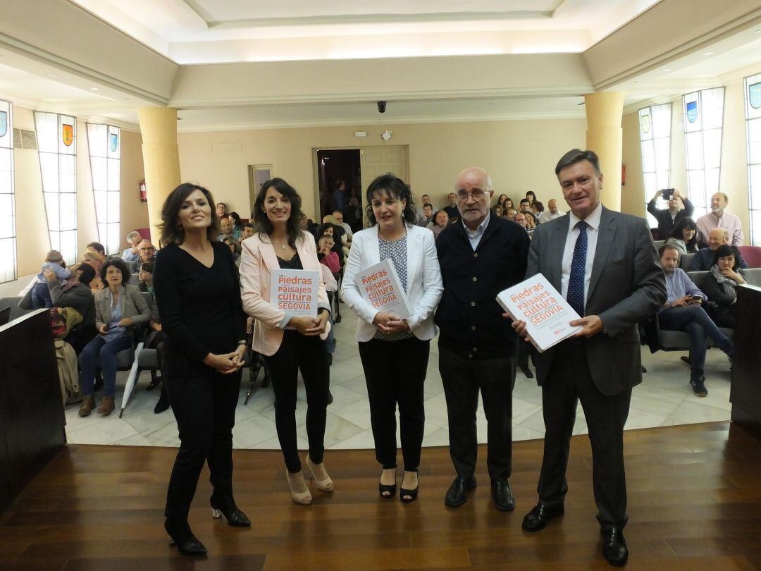 Presentación del libro en el salón de plenos de la Diputación Provincial