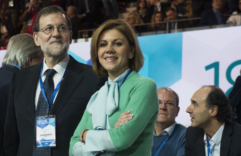 El presidente del PP, Mariano Rajoy, con María Dolores de Cospedal. 