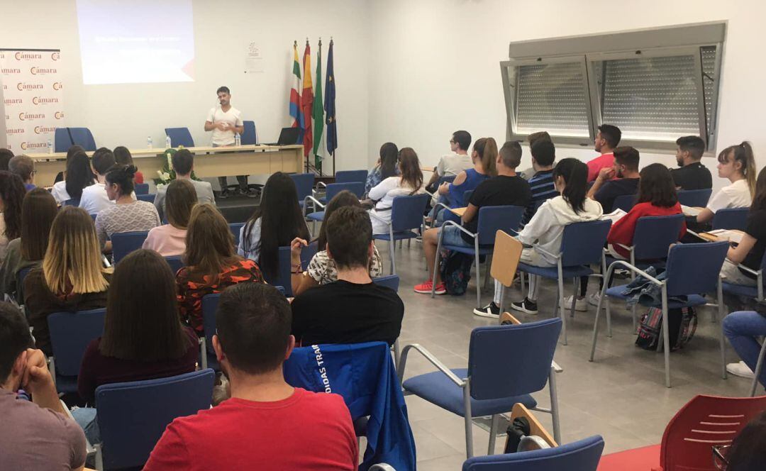 Participantes en una acción formativa anterior de la cámara linarense.