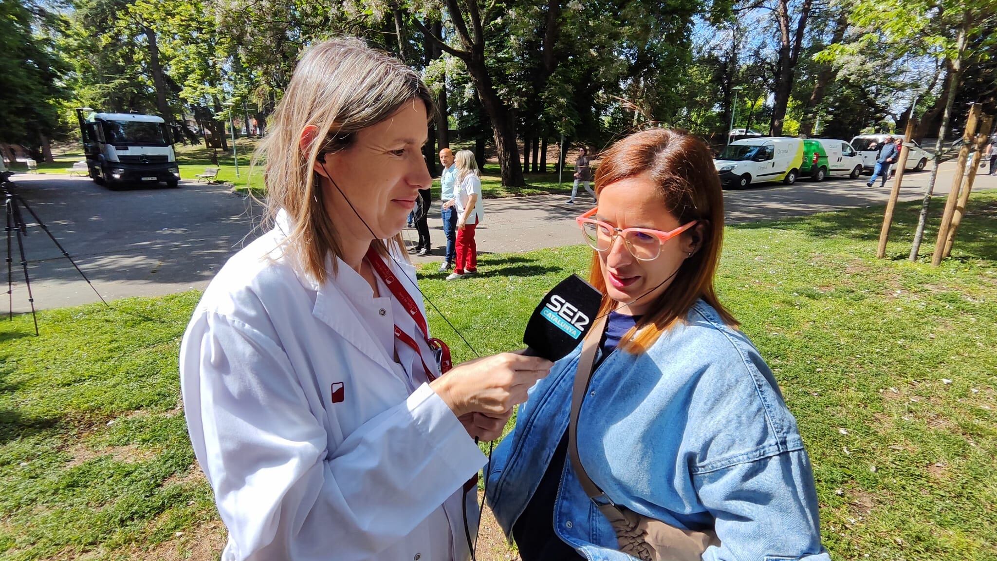 Sheila Piñol va ser donant de llet materna i Belén Escribano, mare d'un nen prematur receptor del banc de llet.