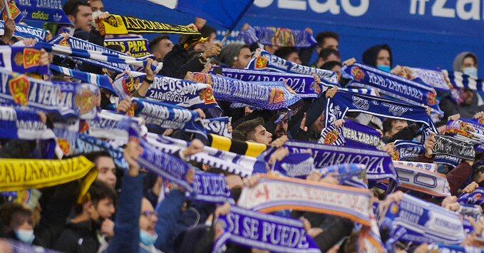 La afición del Real Zaragoza en un partido en la Romareda