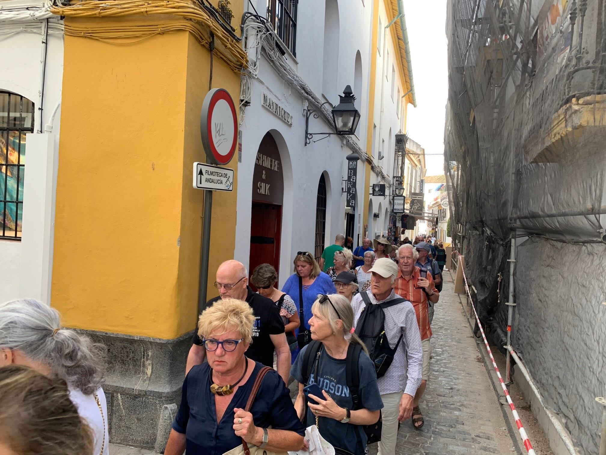 Turistas en el centro histórico de Córdoba