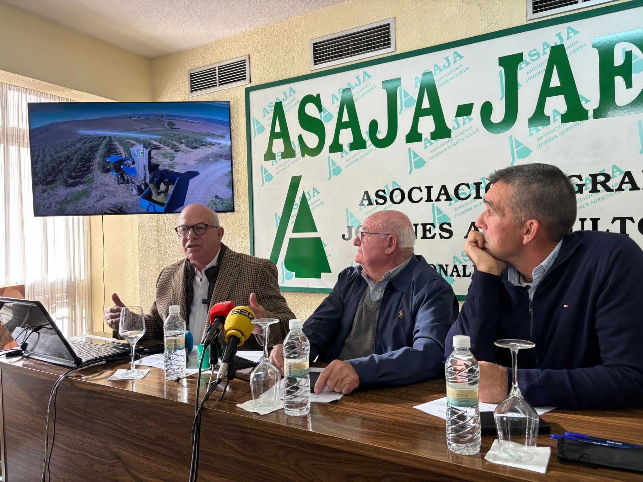 Luis Carlos Valero, portavoz y gerente de Asaja Jaén; Nicolás Vico, presidente y Rafael Guzmán, secretario general.