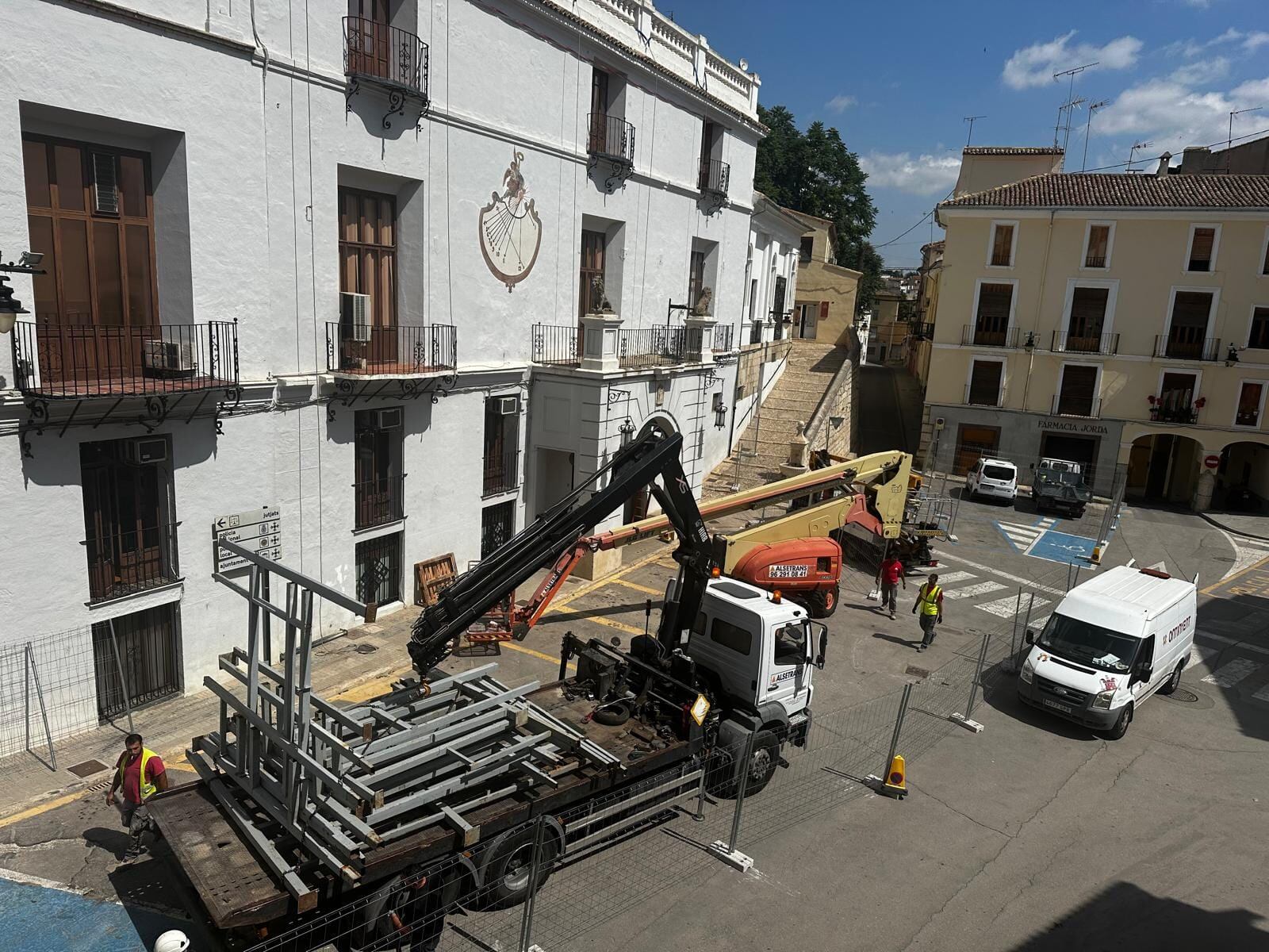 Muntatge Castell de Festes d'Ontinyent // Foto: Óscar Borrell