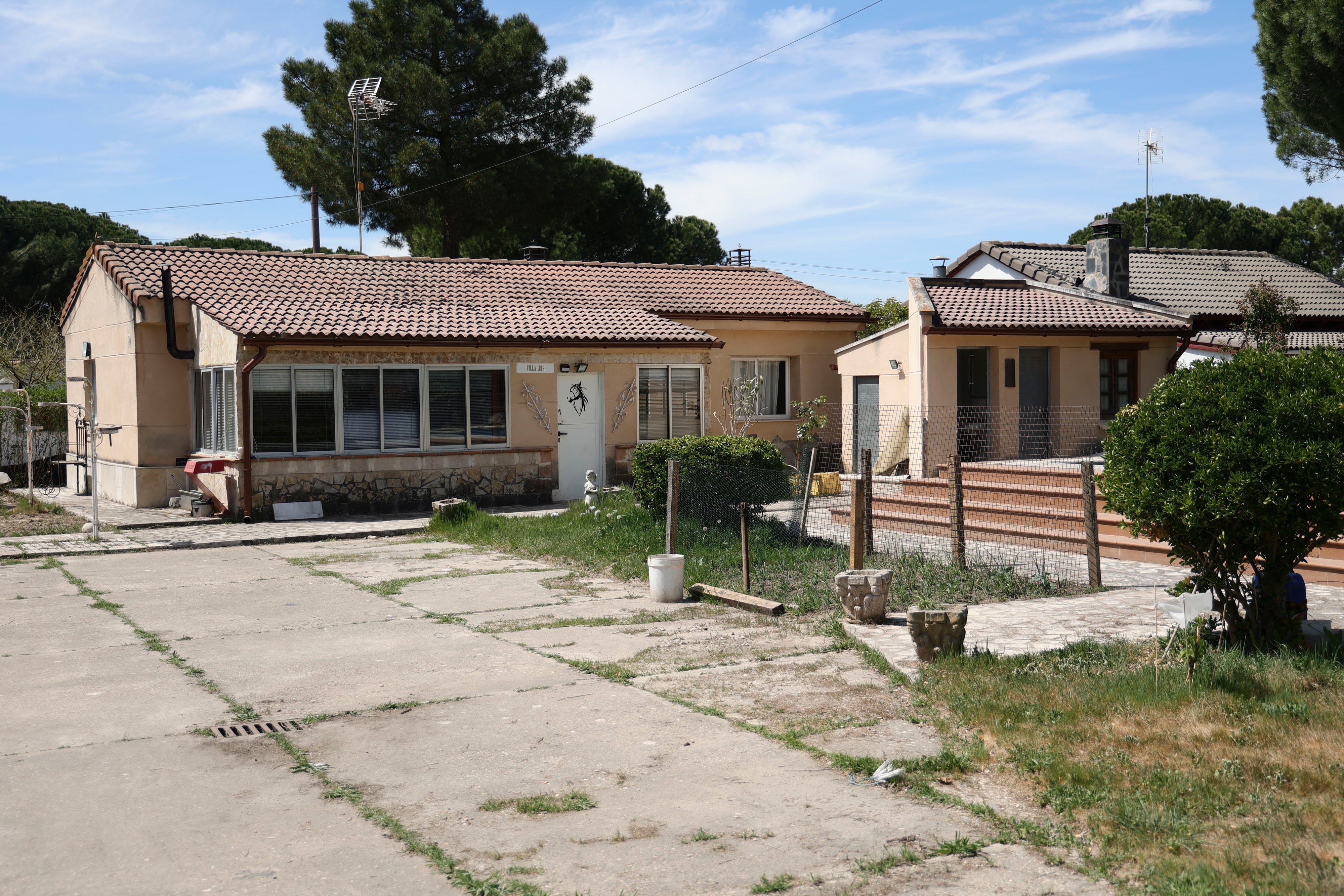 Vista del exterior del chalé que fue de la familia del único investigado en el caso de la muerte de Esther López