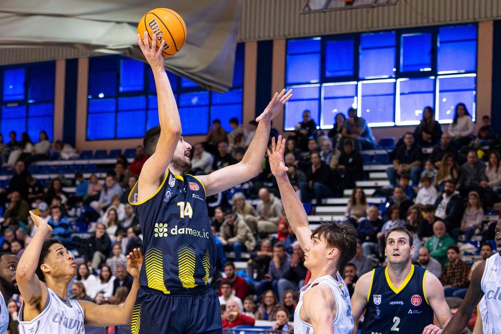 Un lance del partido