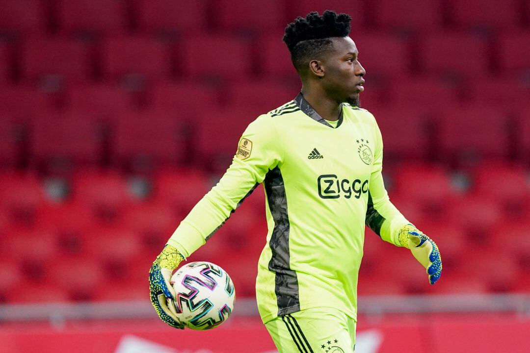 Onana durant un partit amb l'Ajax.