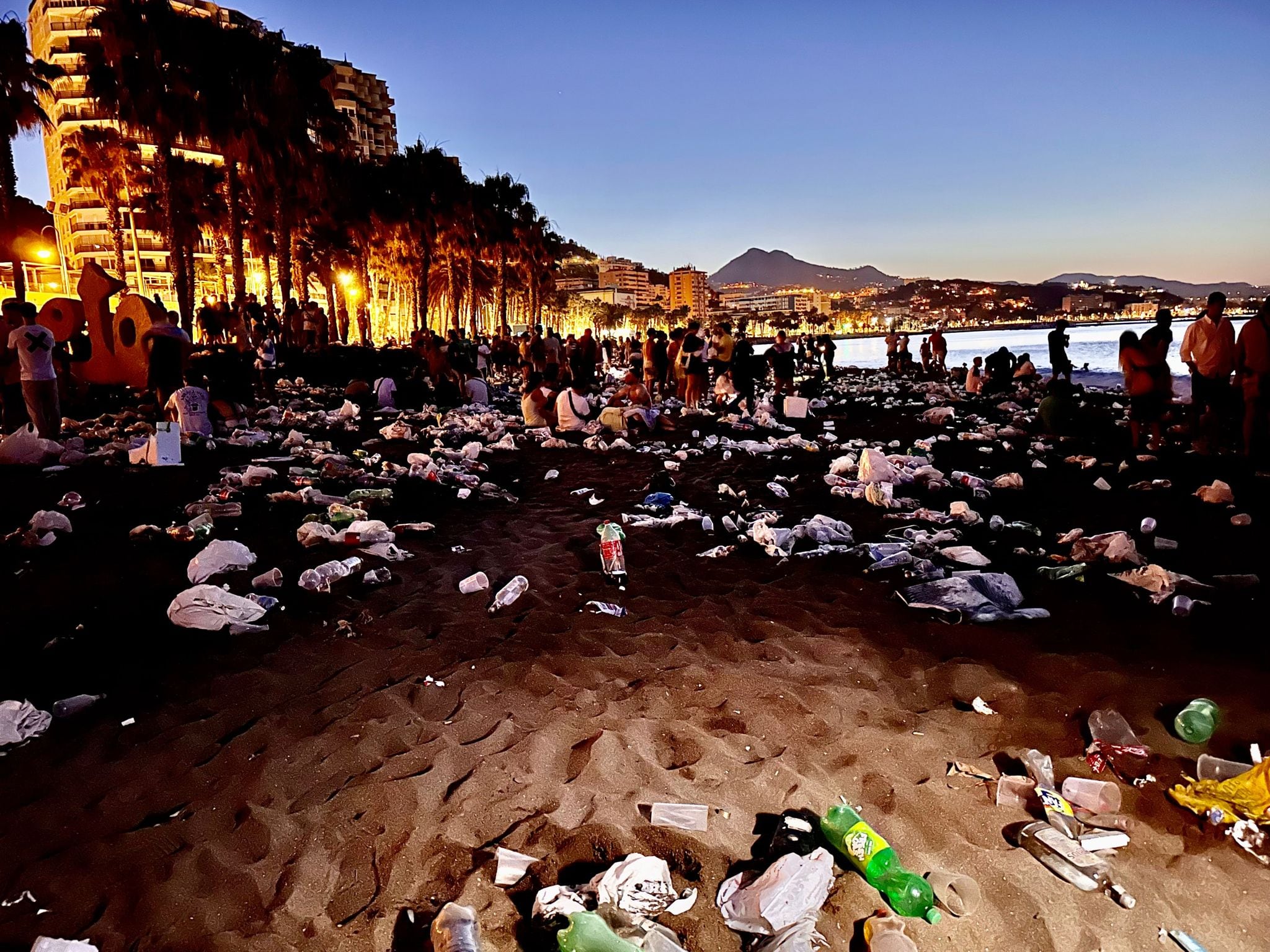 Playa de La Malagueta, este sábado 24 de junio, tras la Noche de San Juan