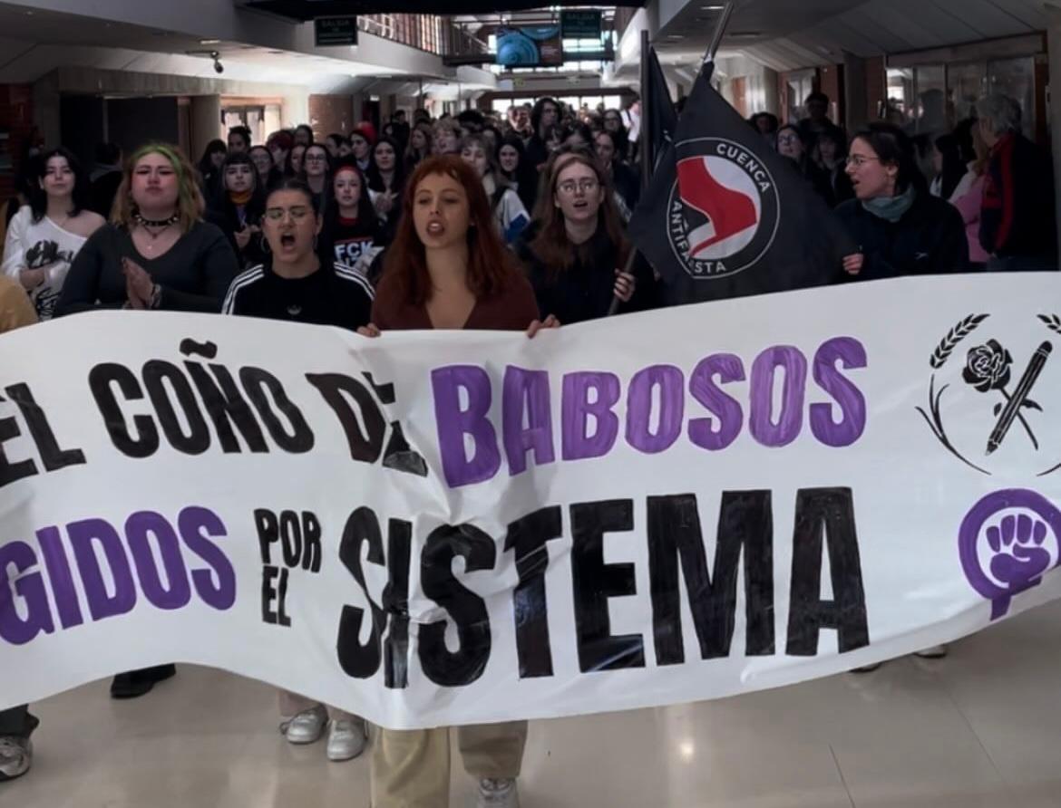 Concentración en la facultad de Bellas Artes de Cuenca para denunciar el acoso sexual de profesores a alumnas