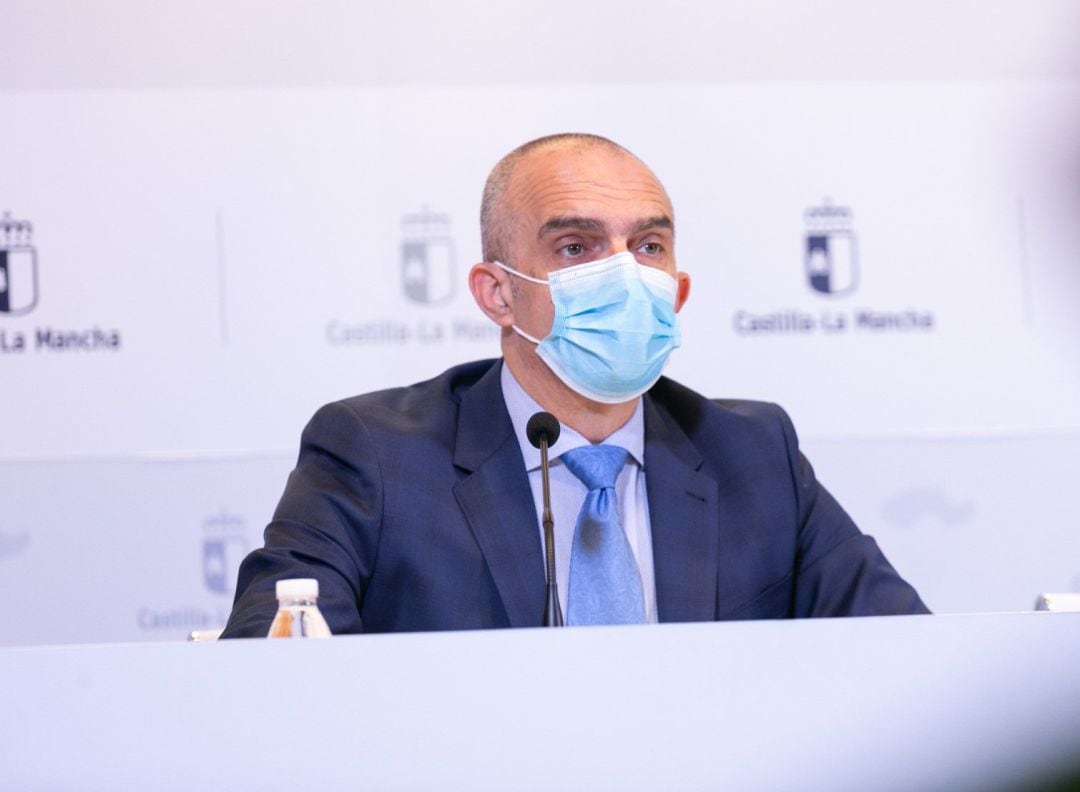 El director general de Salud Pública, Juan Camacho, en rueda de prensa.