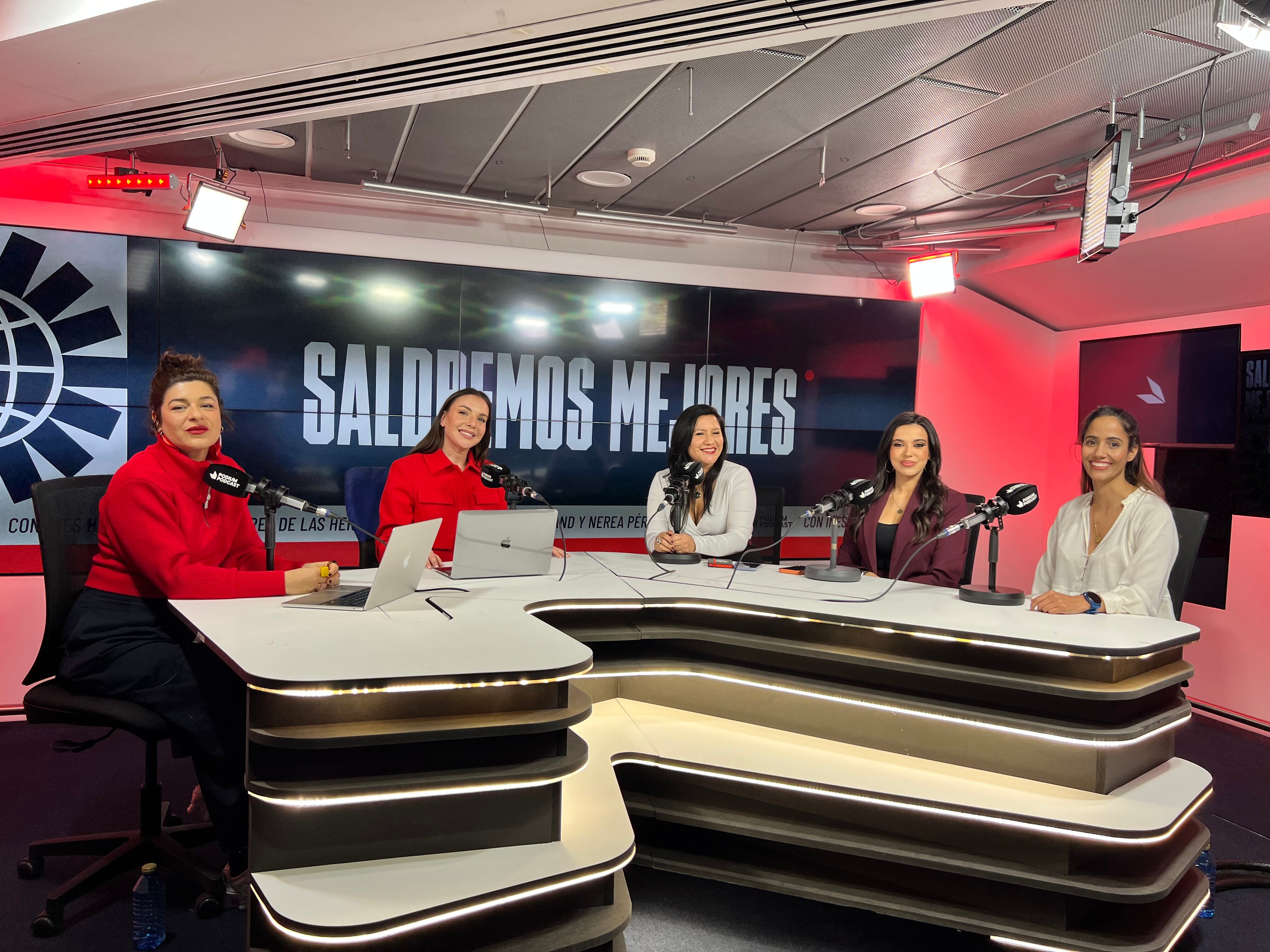 Nerea Pérez de las Heras, Inés Hernand, Laura Arroyo, Sarah Santaolalla y Tesh Sidi