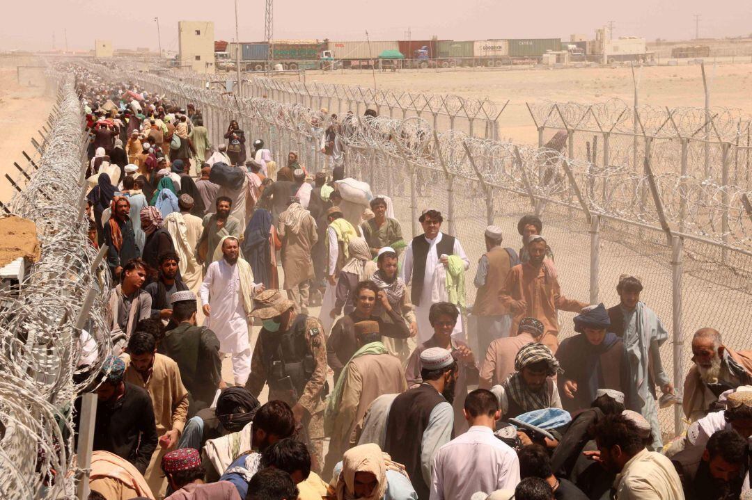 Miles de desplazados por el avance de los talibán.