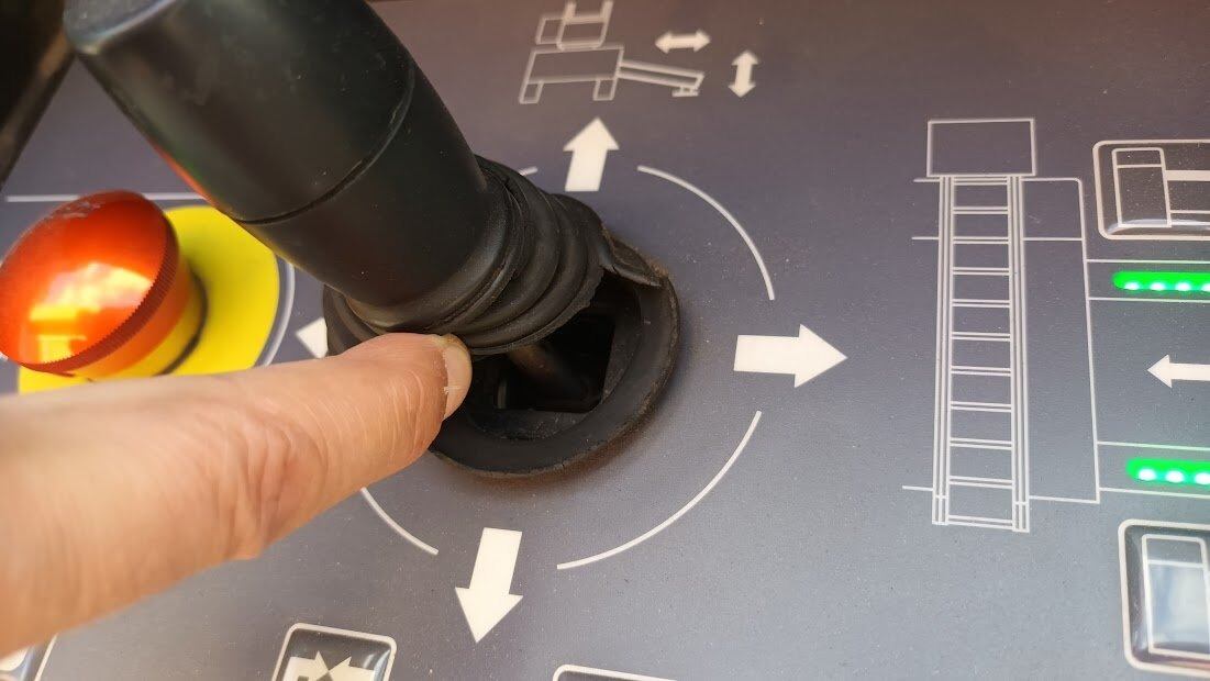 El mando del brazo articulado también presenta problemas