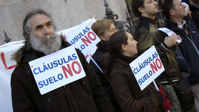 Afectados por cláusulas suelo en una imagen de archivo