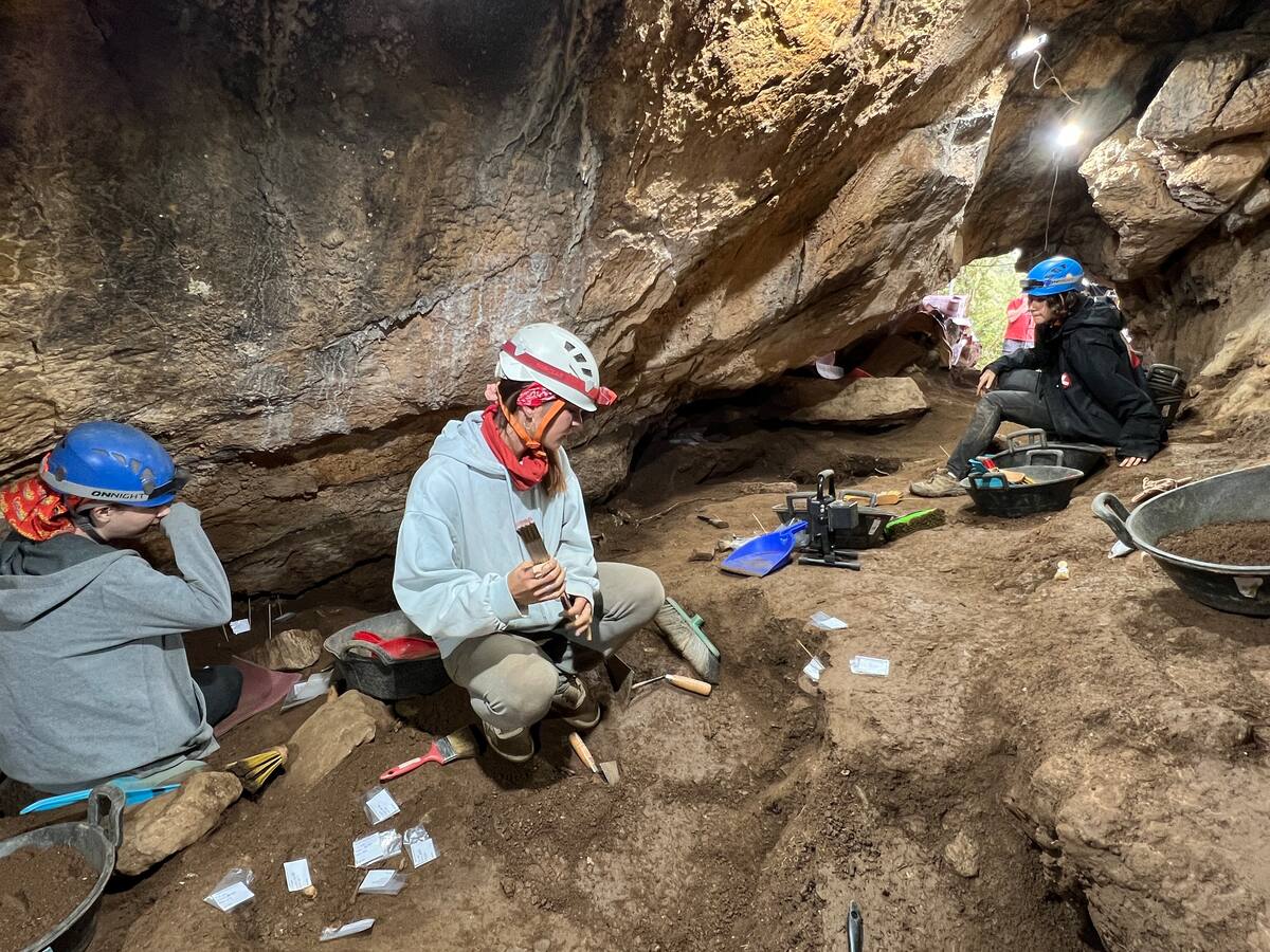 Restes trobades a la cova de l'Home Mort, al Pallars Sobirà, confirmen la seva ocupació en època romana