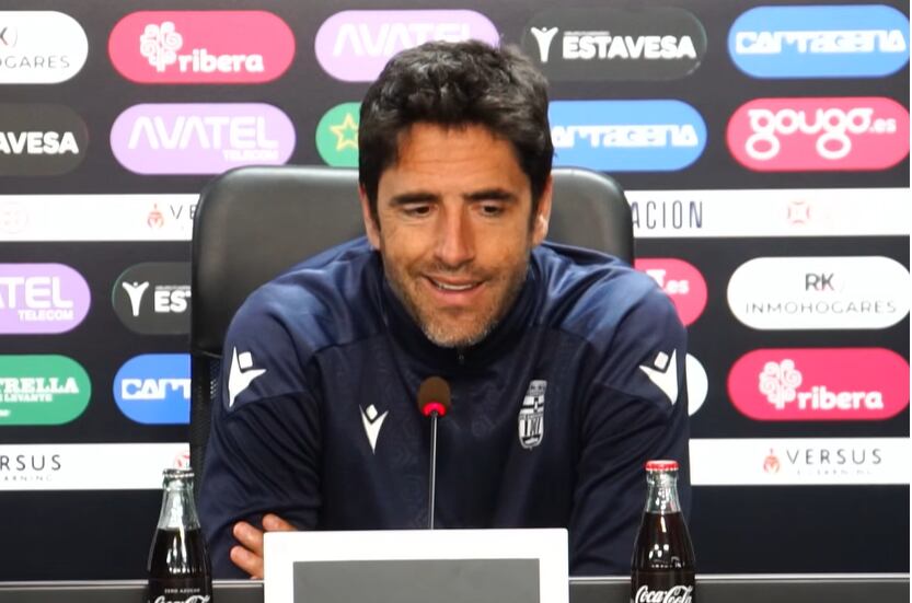 Íñigo Vélez en sala de prensa