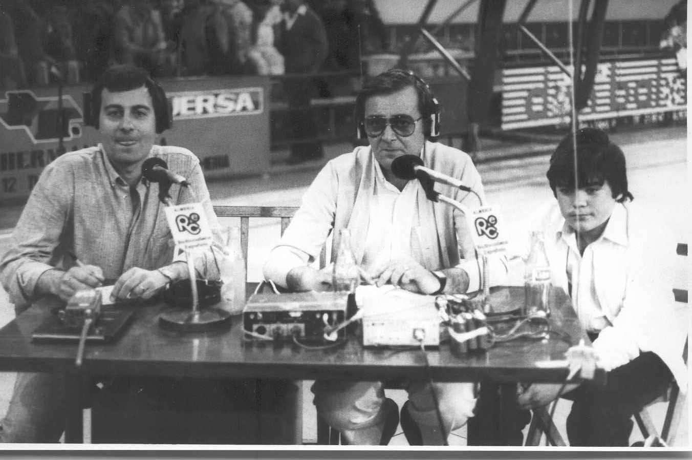 José Miguel Fernández con su hijo a la derecha en los años 80.