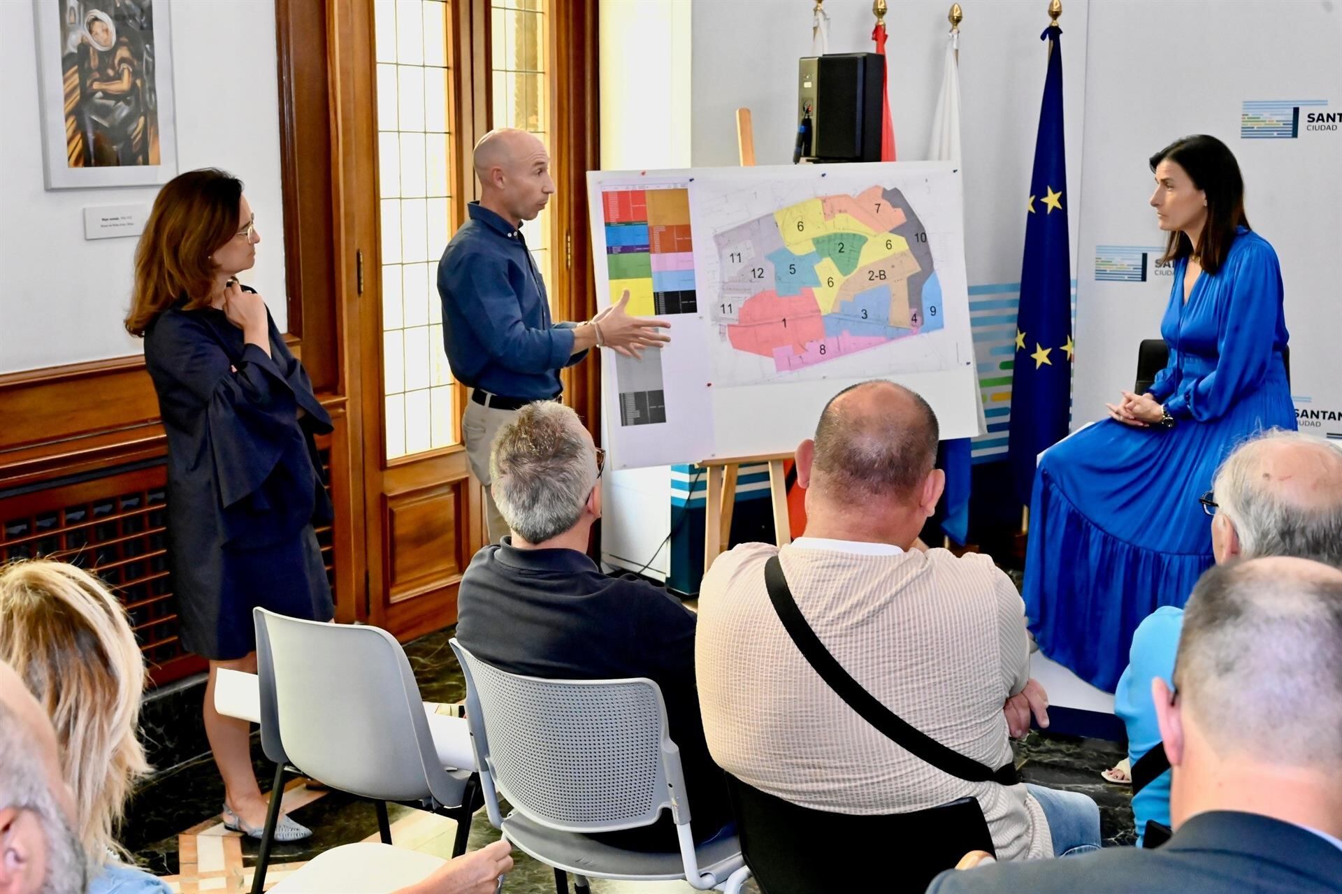 La alcaldesa, Gema Igual, explica a los vecinos la puesta en marcha del plan de mejora de la presión en General Dávila - AYUNTAMIENTO DE SANTANDER