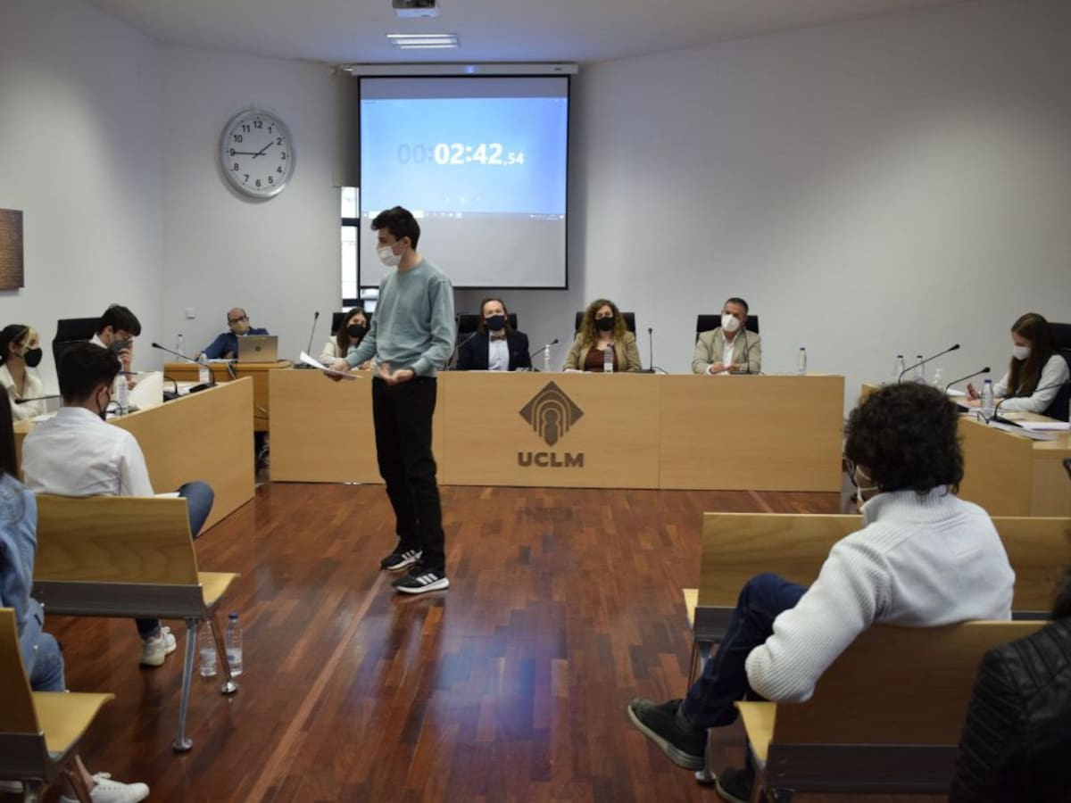 El IES Julián Zarco, de Mota del Cuervo, ganador de la IV Olimpiada de Debate Jurídico Empresarial de la UCLM