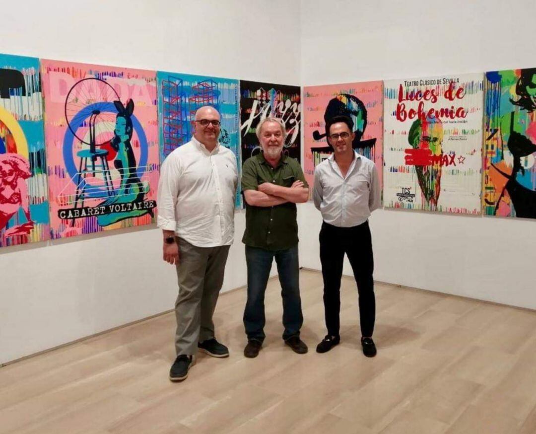 Manuel Cuervo, cartelista, junto a Dionisio Díaz, presidente de la Unión de Hermandades, y Jaime Galán, consejero