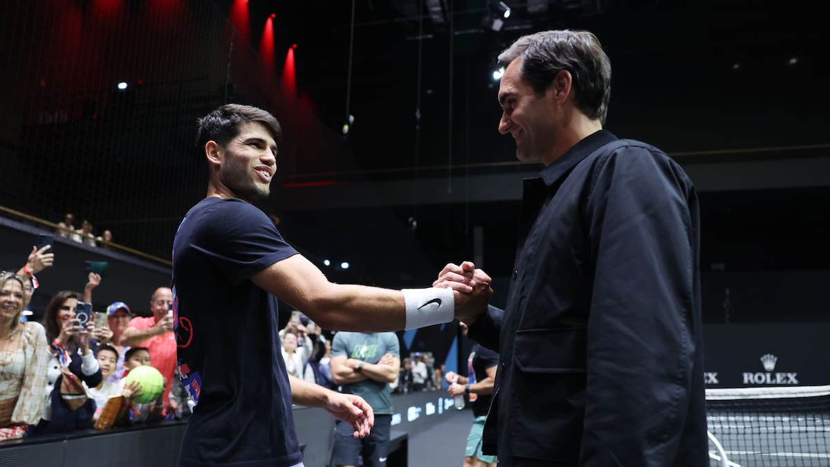 Una leyenda del tenis ve en Roger Federer al entrenador perfecto de Carlos Alcaraz: "Realmente le podría ayudar"