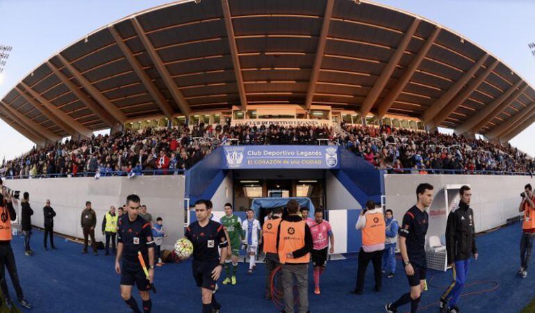 Salida del túnel de vestuarios en Butarque
