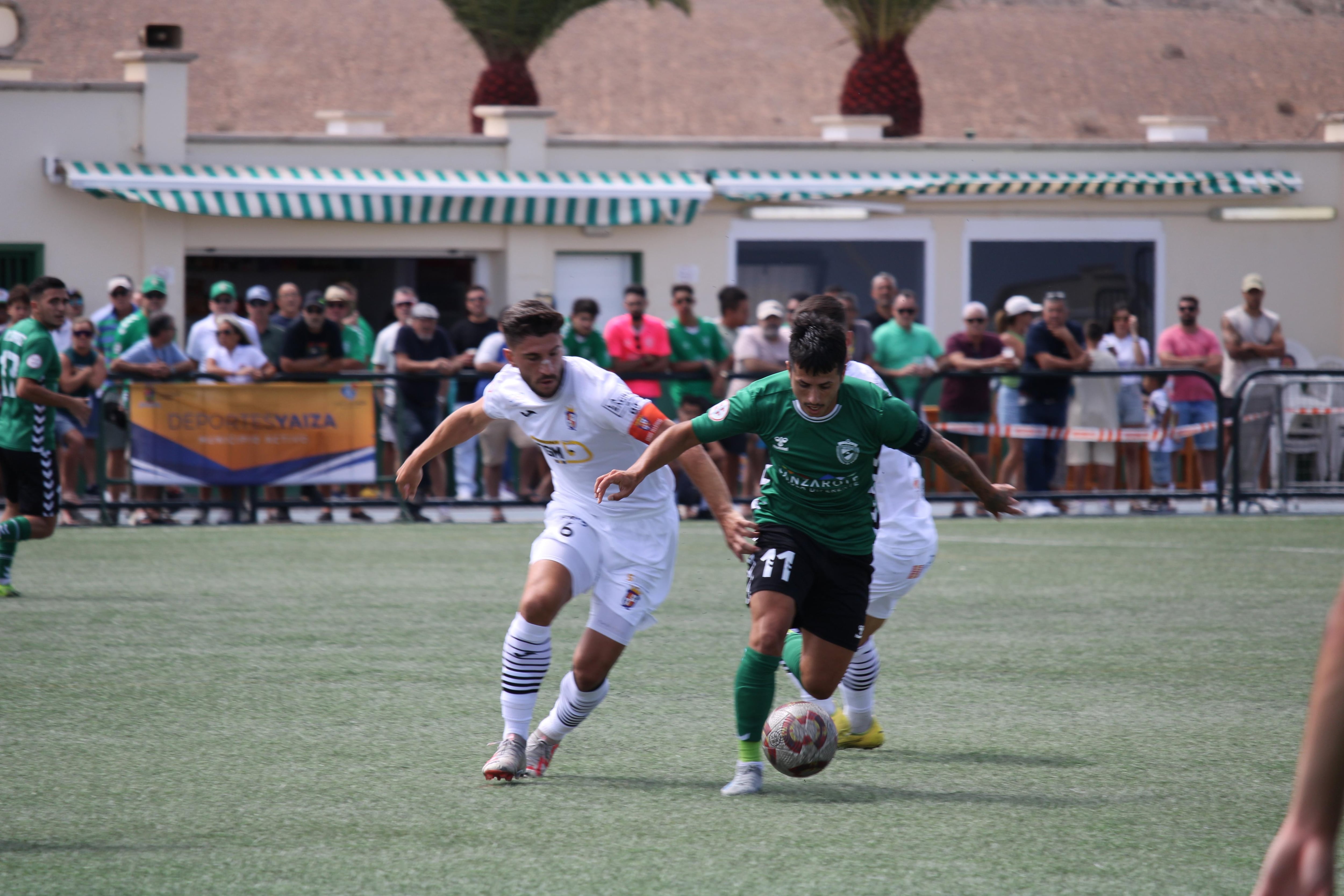 Una de las jugadas del CD Unión Sur Yaiza-CD Illescas de Segunda RFEF.