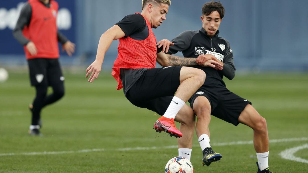 Jugadores del Málaga entrenando en el anexo