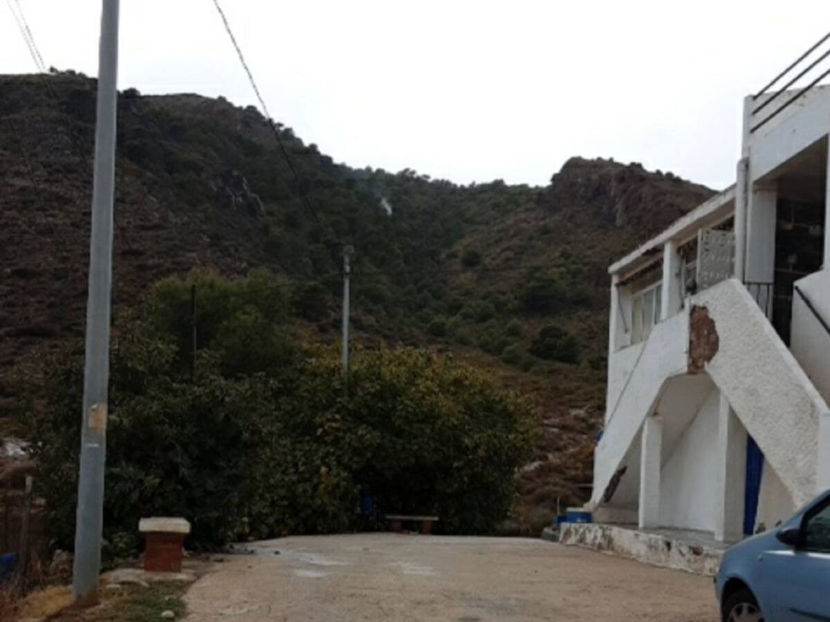 Efectivos del Plan Infomur sofocan un conato de incendio forestal provocado por un rayo en La Muela