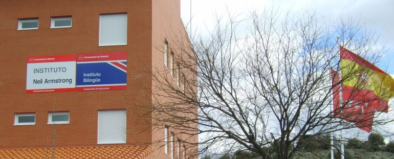 Fachada de un instituto bingüe en la localidad madrileña de Valdemoro