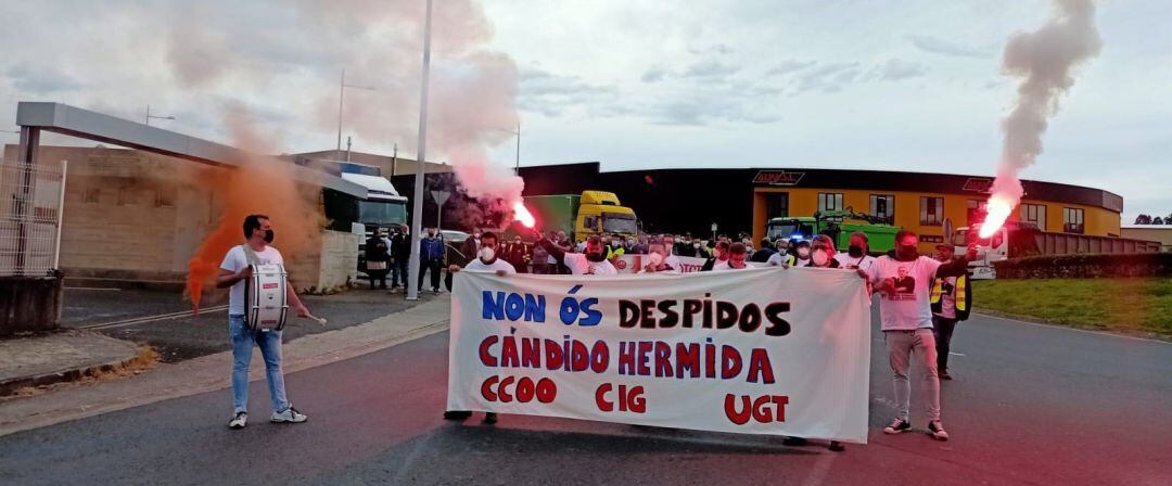 Manifestación de los trabajadores despedidos de Cándido Hermida