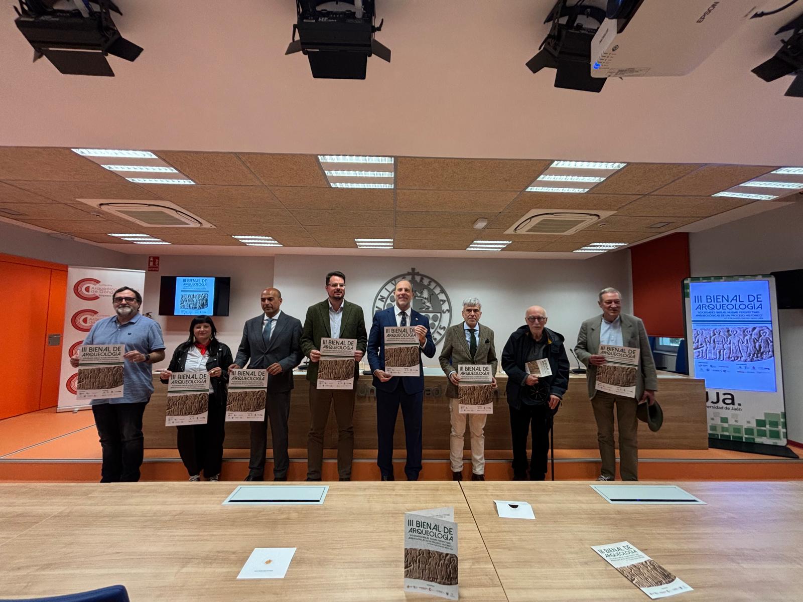 Organizadores y colaboradores de la III Bienal de Arqueología que se organiza en Jaén.